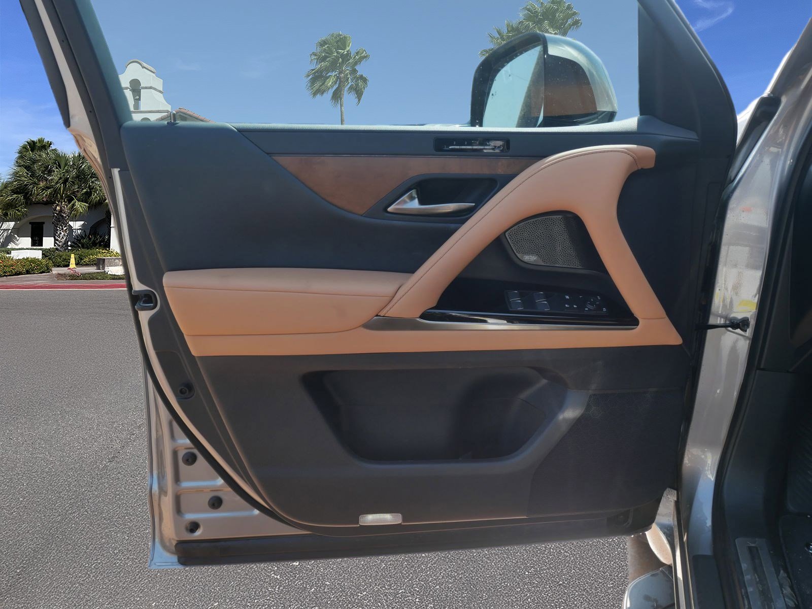 Certified 2024 Lexus LX 600 4WD w/ Luxury Package image 17