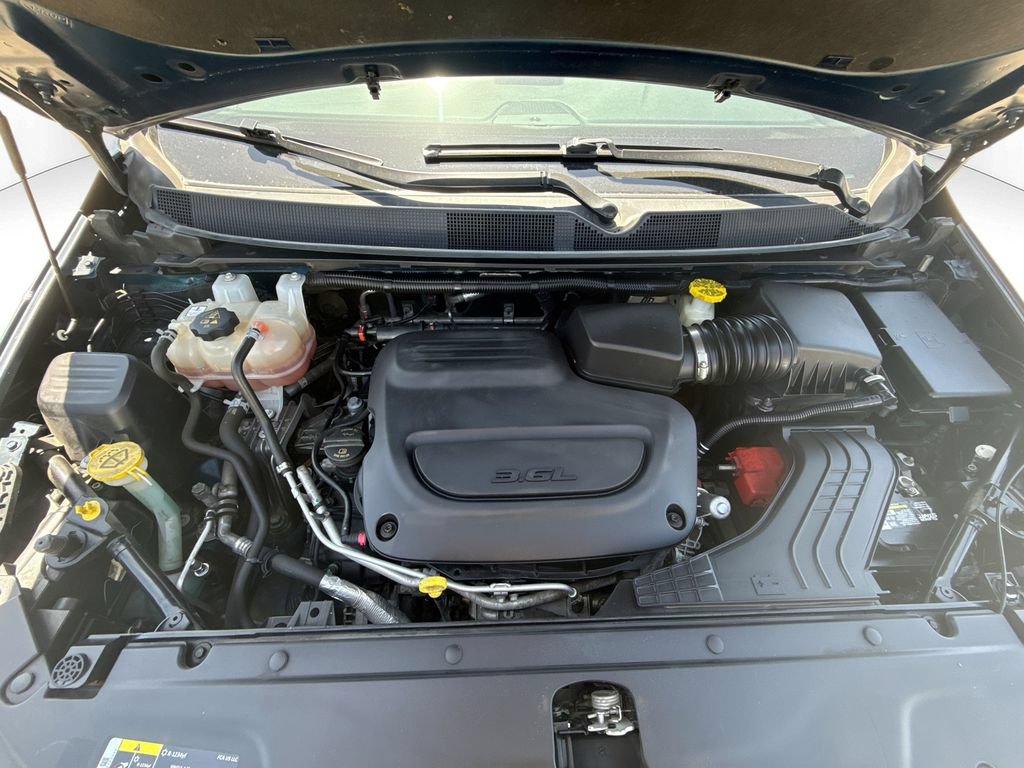 Used 2021 Chrysler Pacifica Limited w/ Uconnect Theater Family Group AWD/4WD image 18