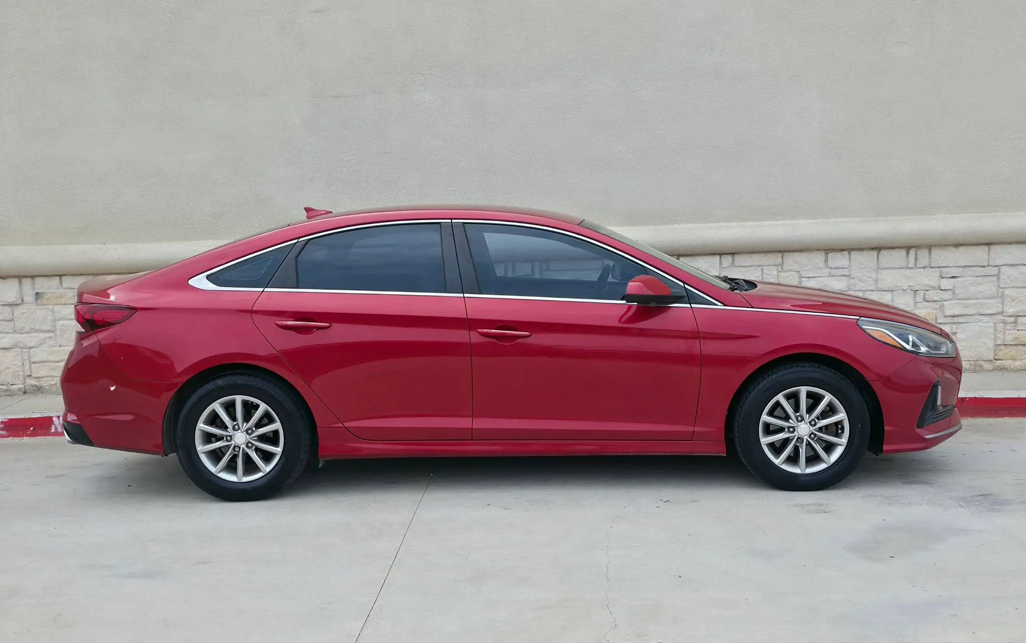 Used 2018 Hyundai Sonata SE FWD image 2