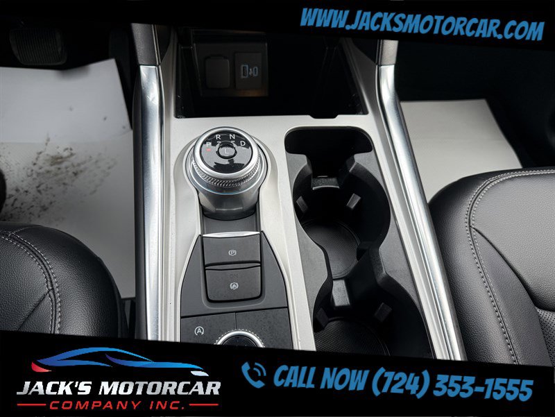 Used 2024 Ford Explorer Limited image 17