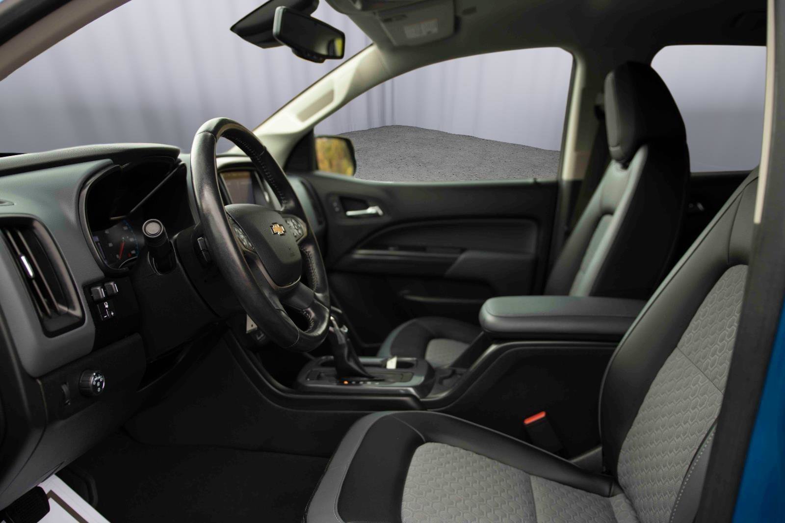 Used 2022 Chevrolet Colorado Z71 w/ Safety Package image 2