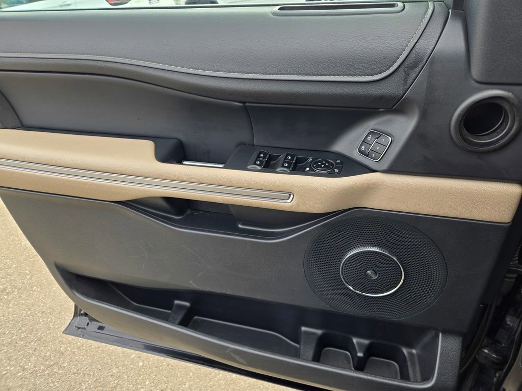 Used 2023 Ford Expedition Limited image 24