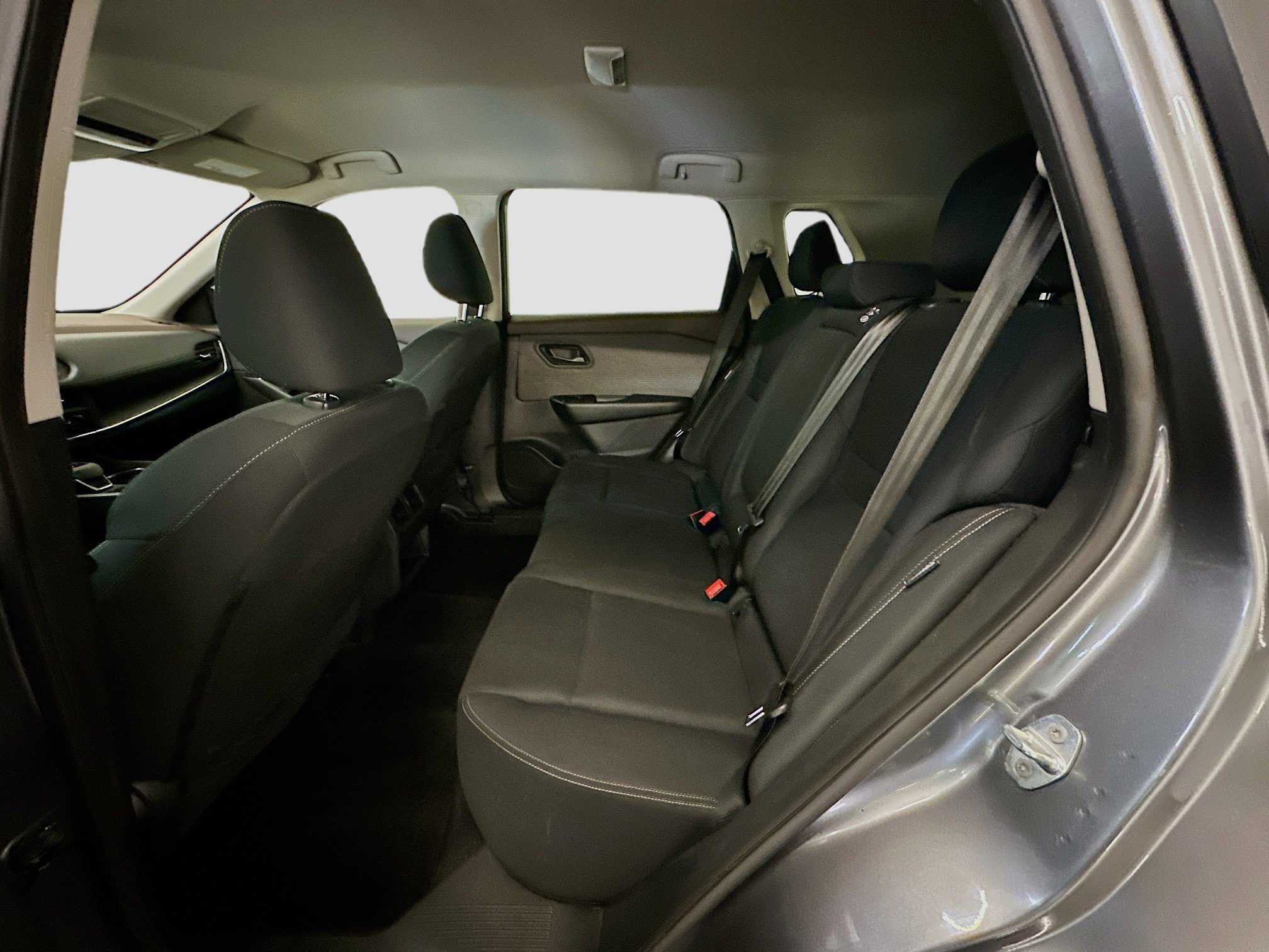 Used 2023 Nissan Rogue S AWD/4WD image 28