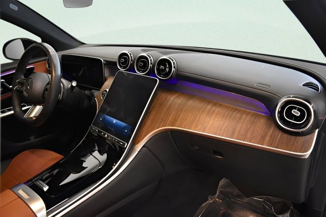 Used 2024 Mercedes-Benz GLC 300 4MATIC image 18