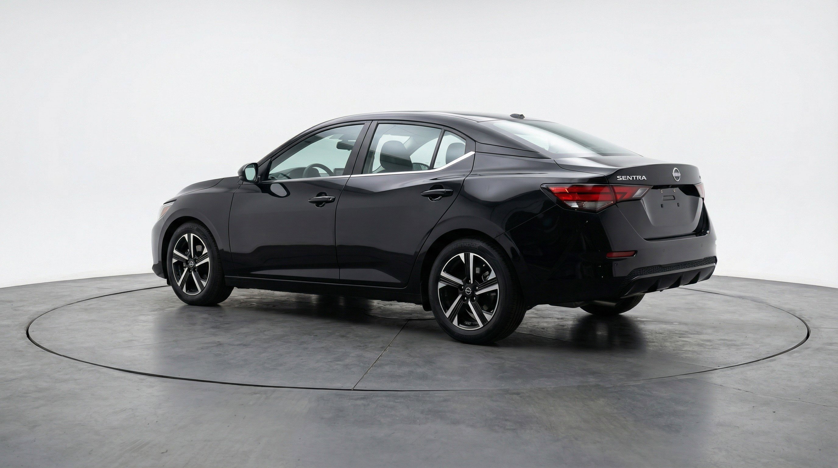 Used 2025 Nissan Sentra SV image 6
