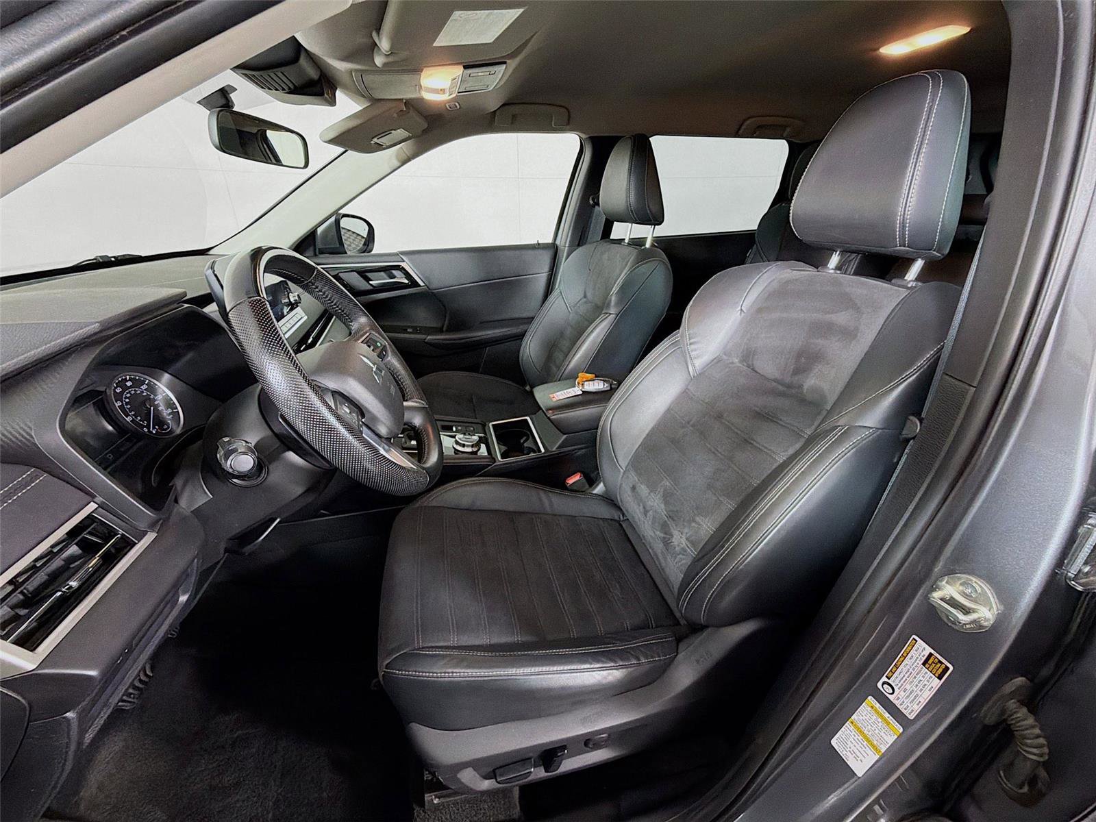 Used 2023 Mitsubishi Outlander SE image 11