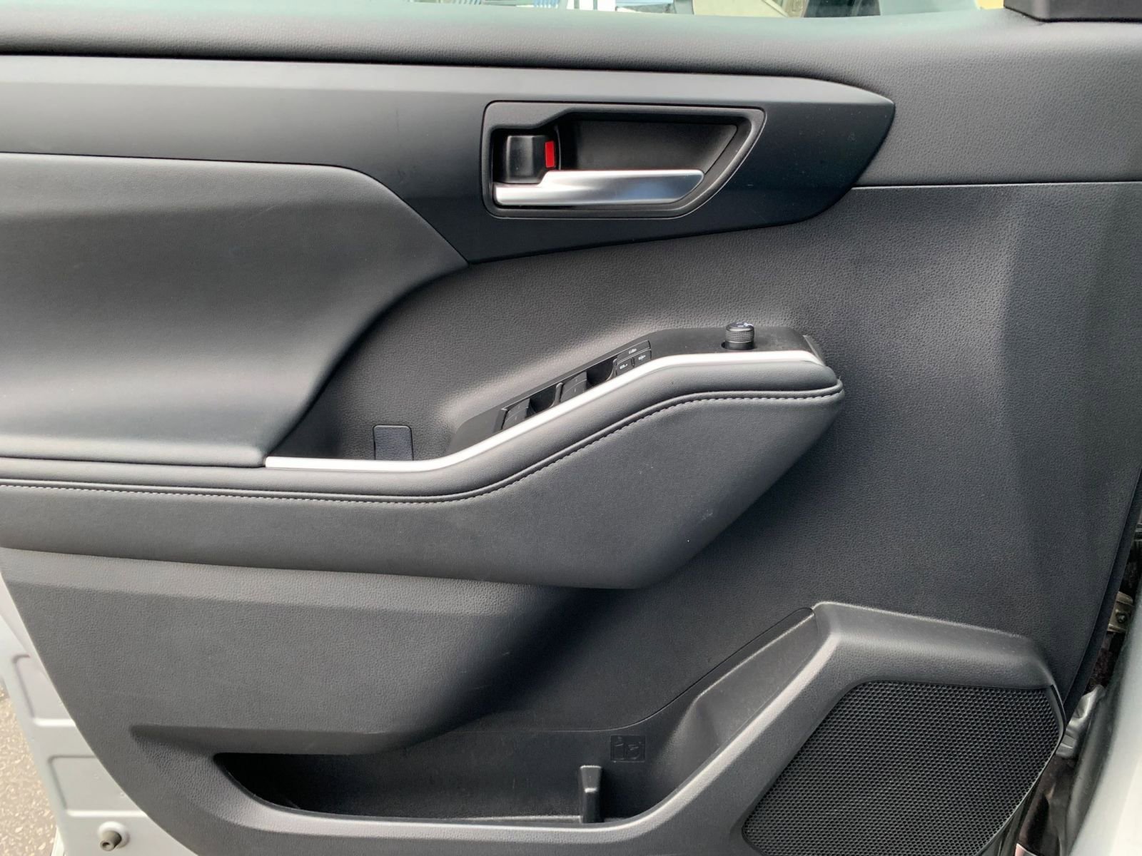 Used 2025 Toyota Highlander XSE image 21