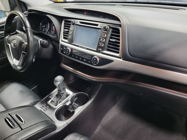 Used 2017 Toyota Highlander XLE AWD/4WD image 17