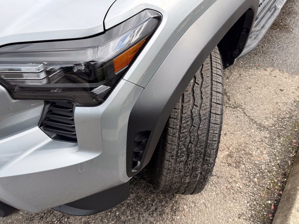 Certified 2025 Toyota Tacoma TRD Off-Road AWD/4WD image 3