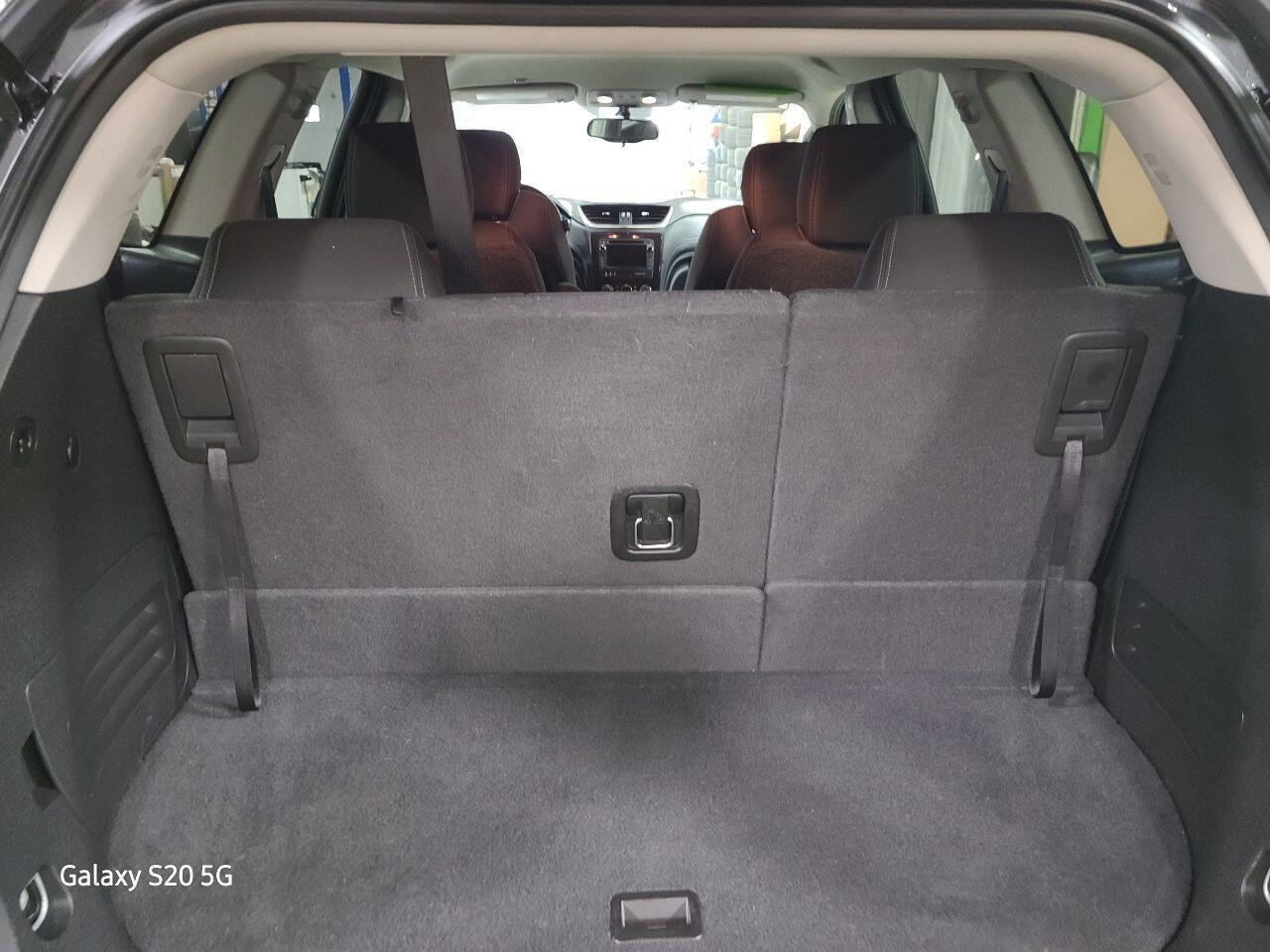 Used 2017 Chevrolet Traverse LT w/ Style and Technology Package image 19