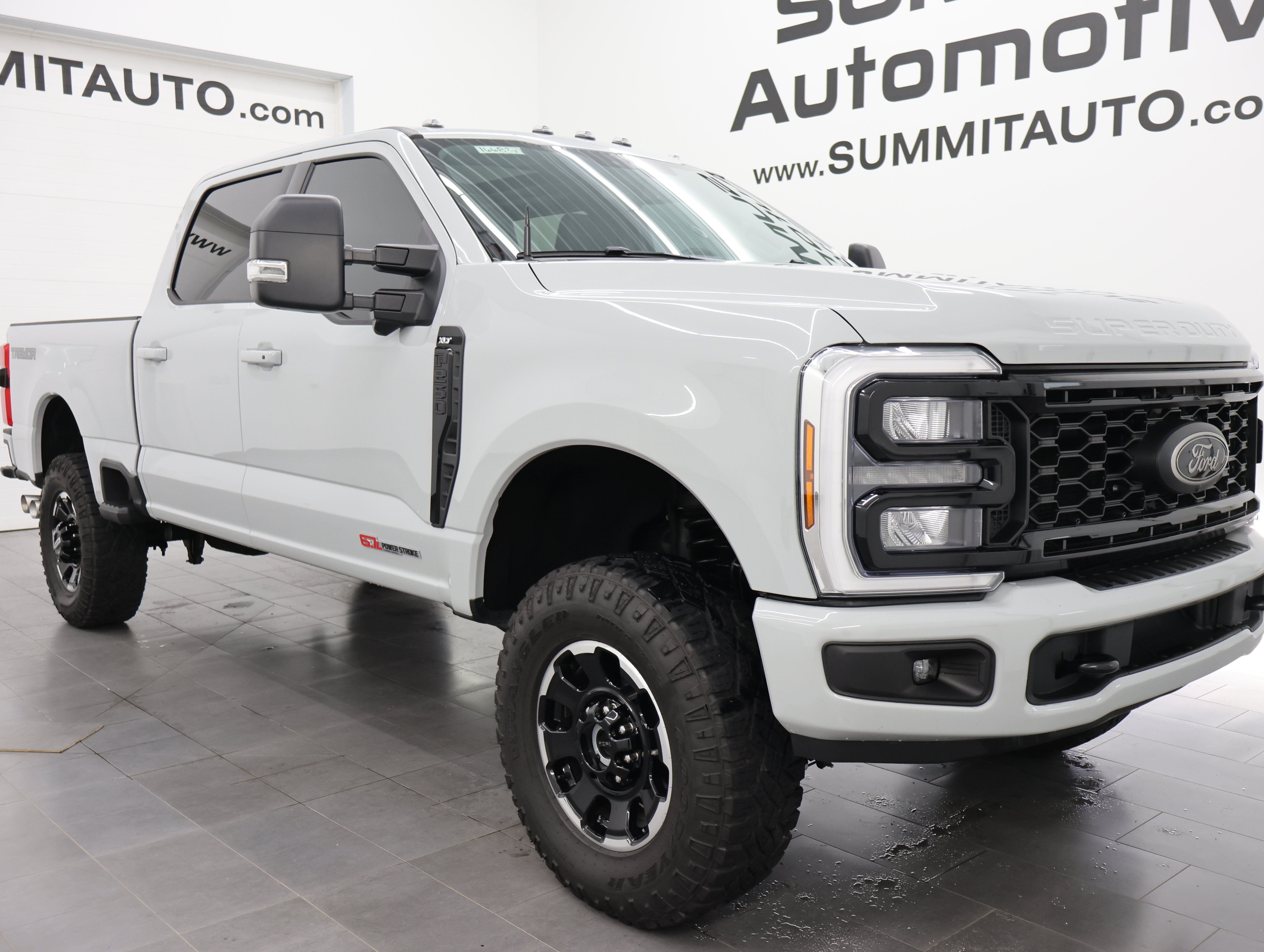 Used 2025 Ford F250 XLT w/ Black Appearance Package AWD/4WD image 2