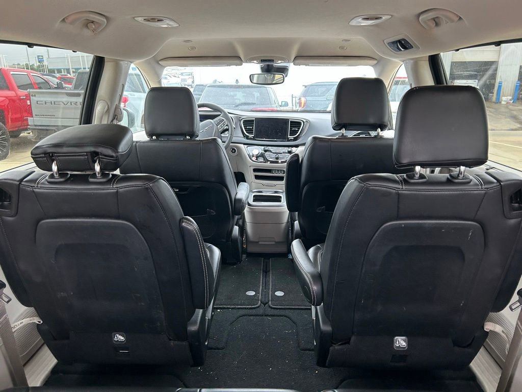 Used 2023 Chrysler Pacifica Touring-L FWD image 7