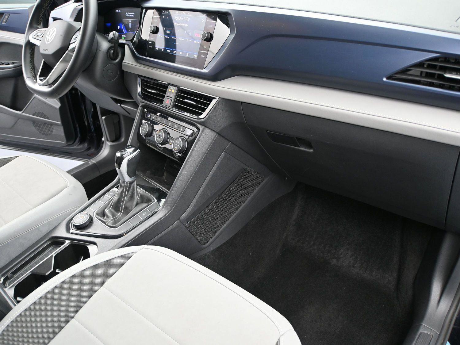 Used 2024 Volkswagen Taos SE image 19