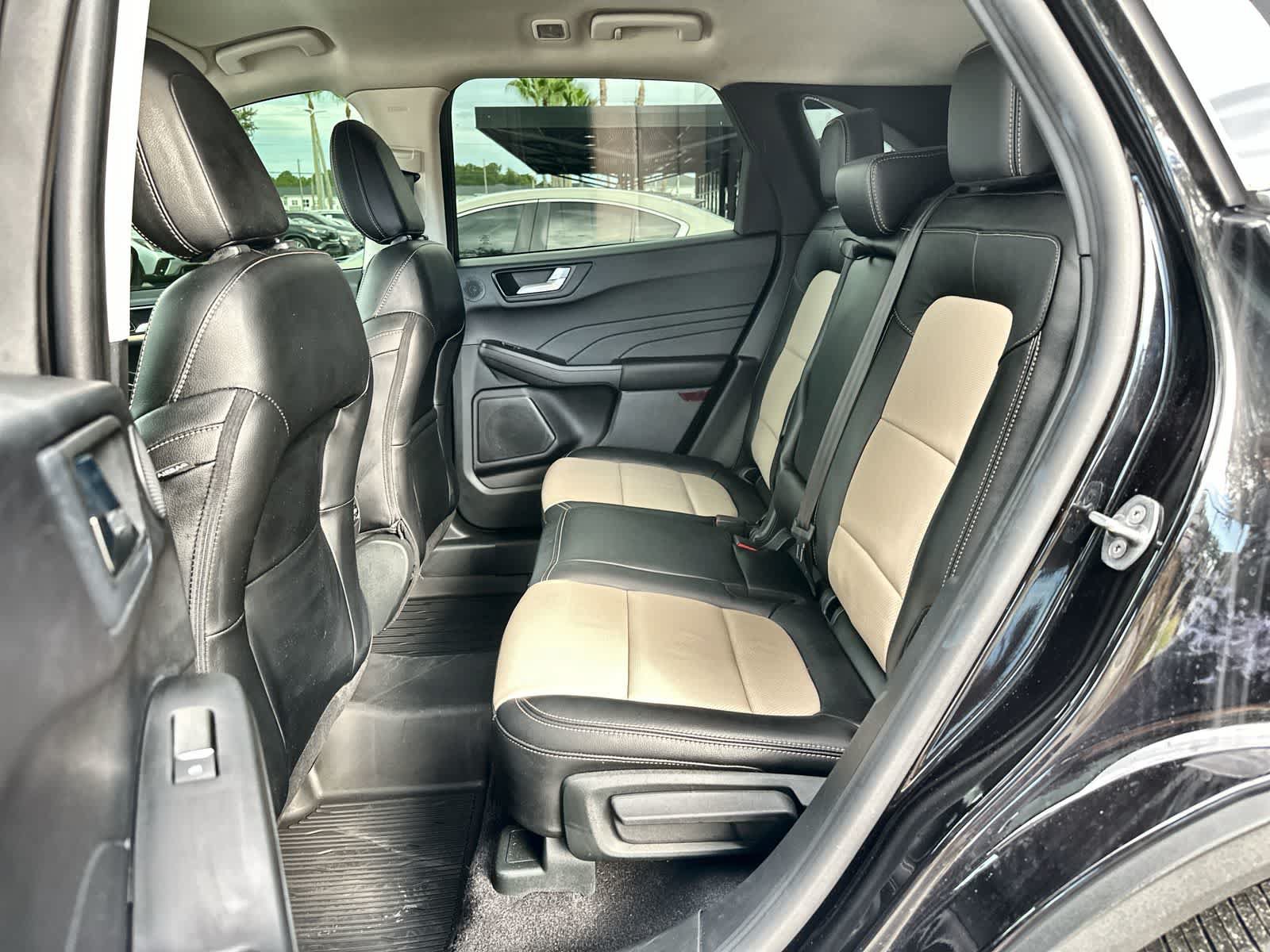 Used 2022 Ford Escape Titanium w/ Titanium Elite Package AWD/4WD image 4