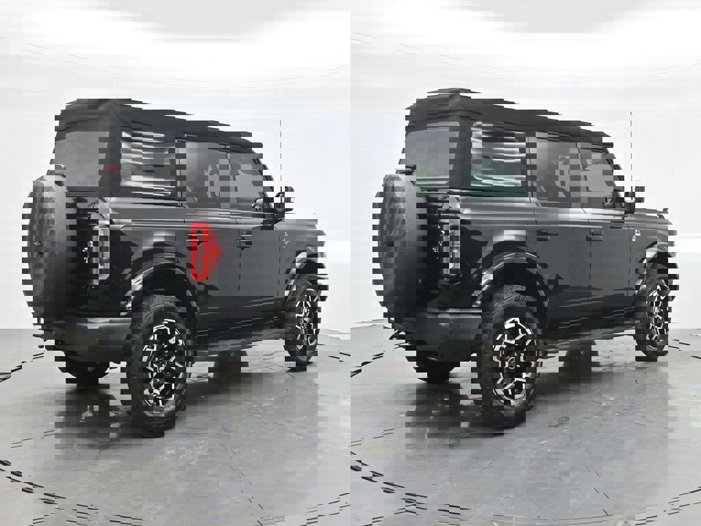Used 2023 Ford Bronco Outer Banks image 5