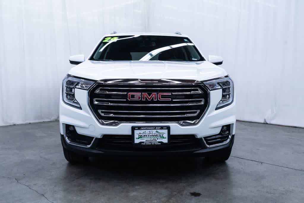 Used 2024 GMC Terrain SLT AWD/4WD image 2