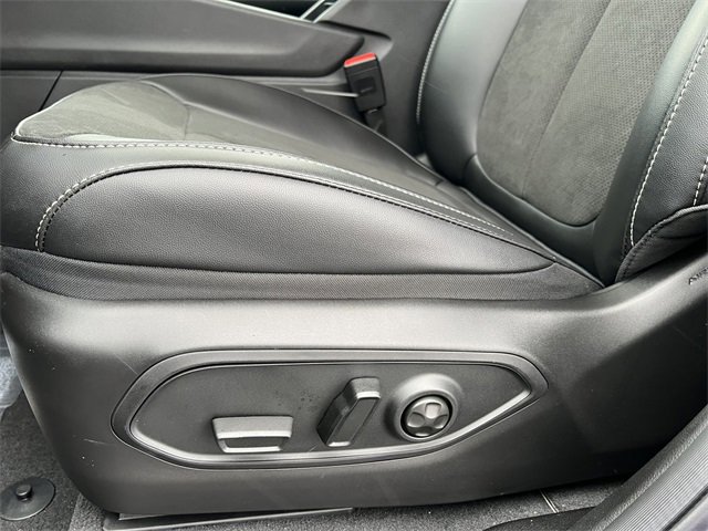 New 2025 Jeep Grand Cherokee Altitude image 9