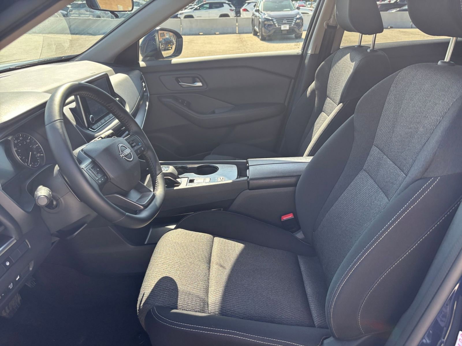 Used 2025 Nissan Rogue SV FWD image 29