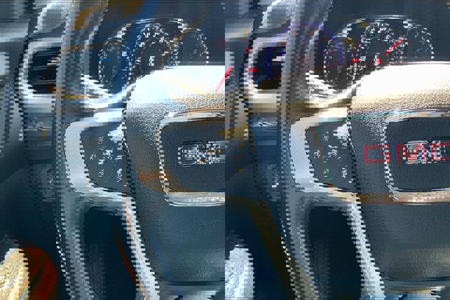 Used 2020 GMC Acadia Denali image 17