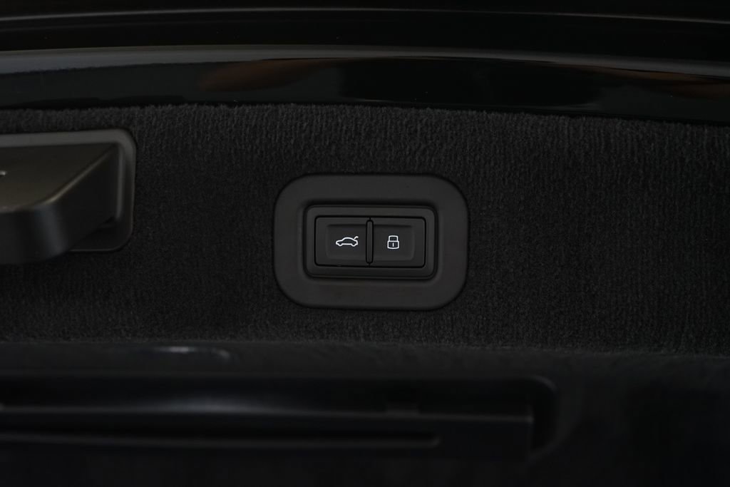 Used 2026 Bentley Flying Spur Azure image 36