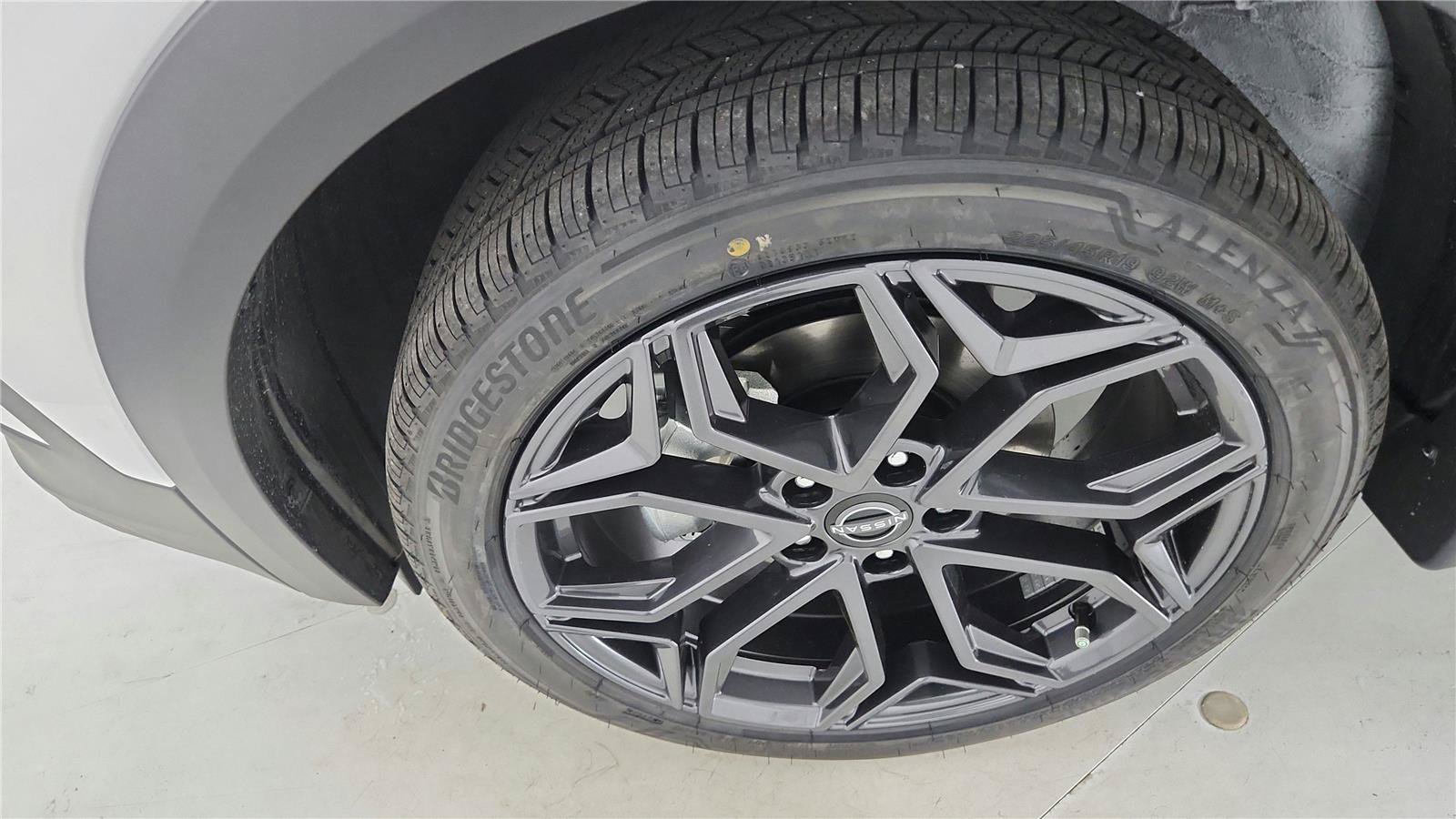 Used 2025 Nissan Kicks SR AWD/4WD image 39