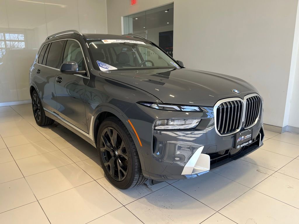 Used 2023 BMW X7 xDrive40i w/ Parking Assistance Package image 9