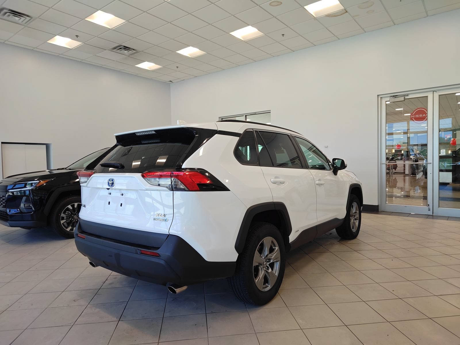 Used 2024 Toyota RAV4 XLE AWD/4WD image 3