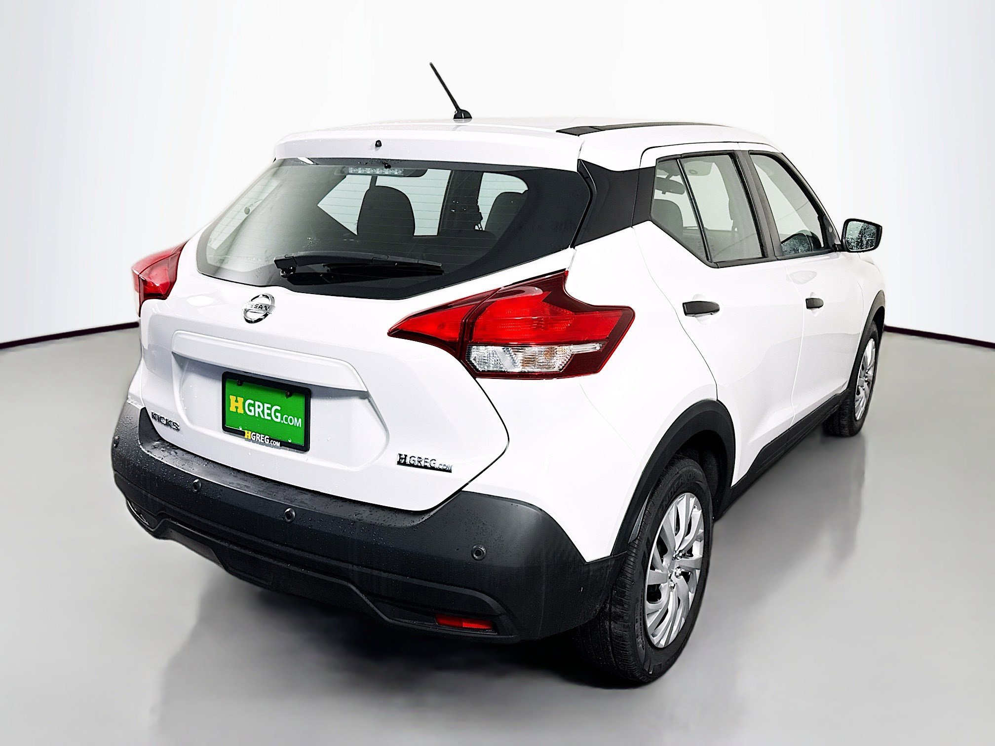 Used 2020 Nissan Kicks S image 10