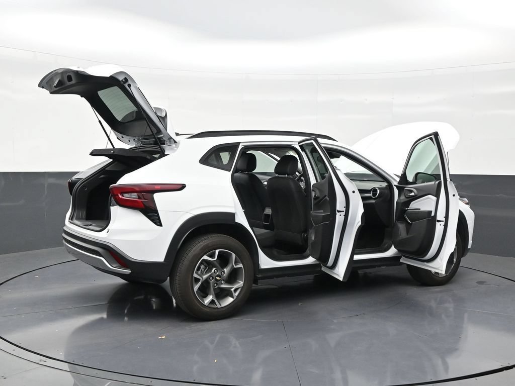 Used 2026 Chevrolet Trax LT FWD image 29