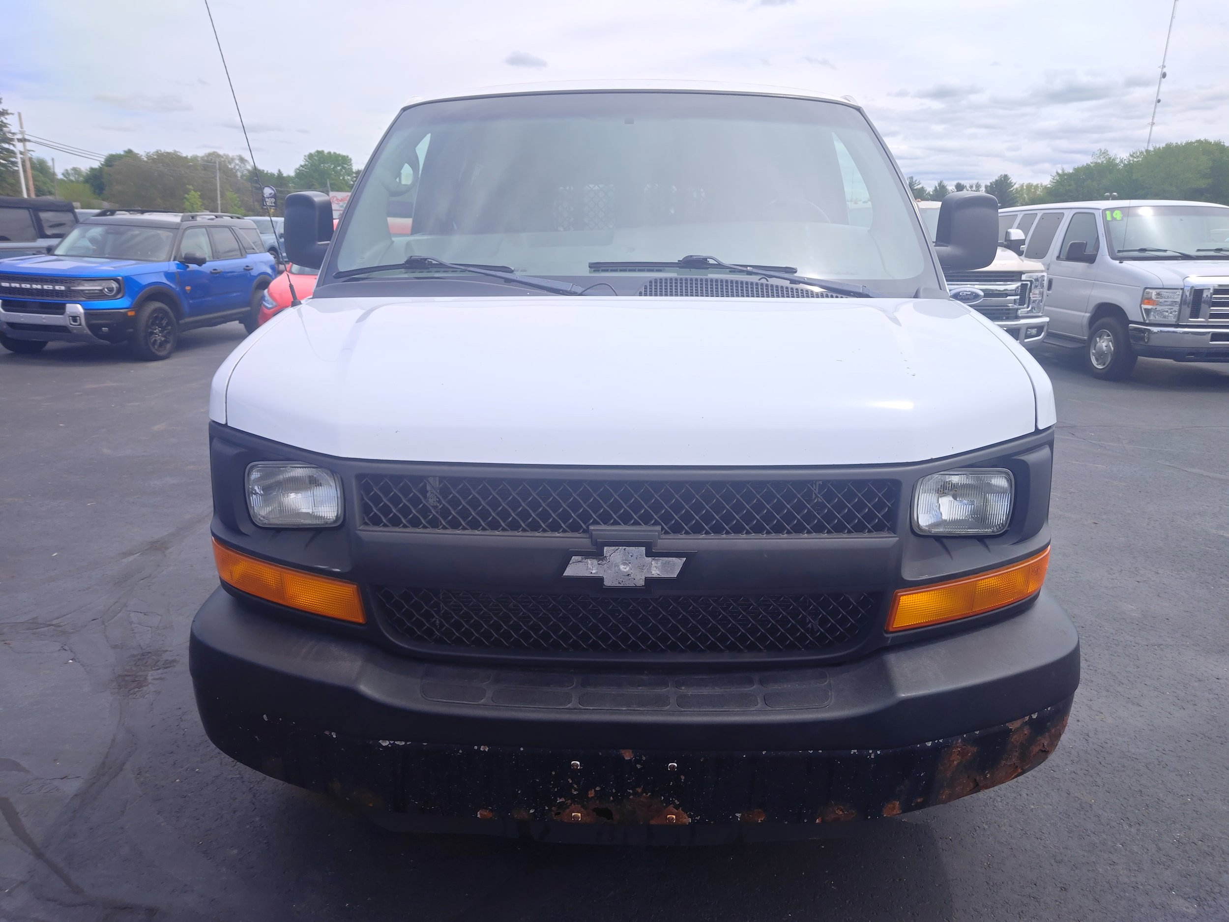 Used 2012 Chevrolet Express 1500 AWD image 3