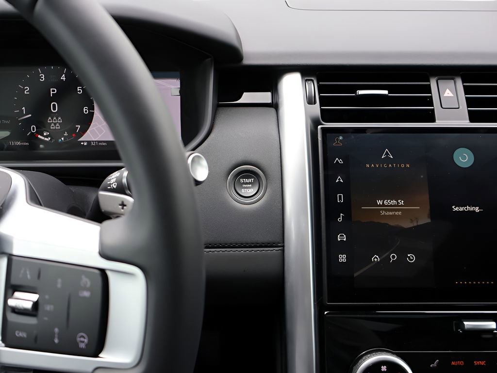 Certified 2025 Land Rover Discovery S AWD/4WD image 29