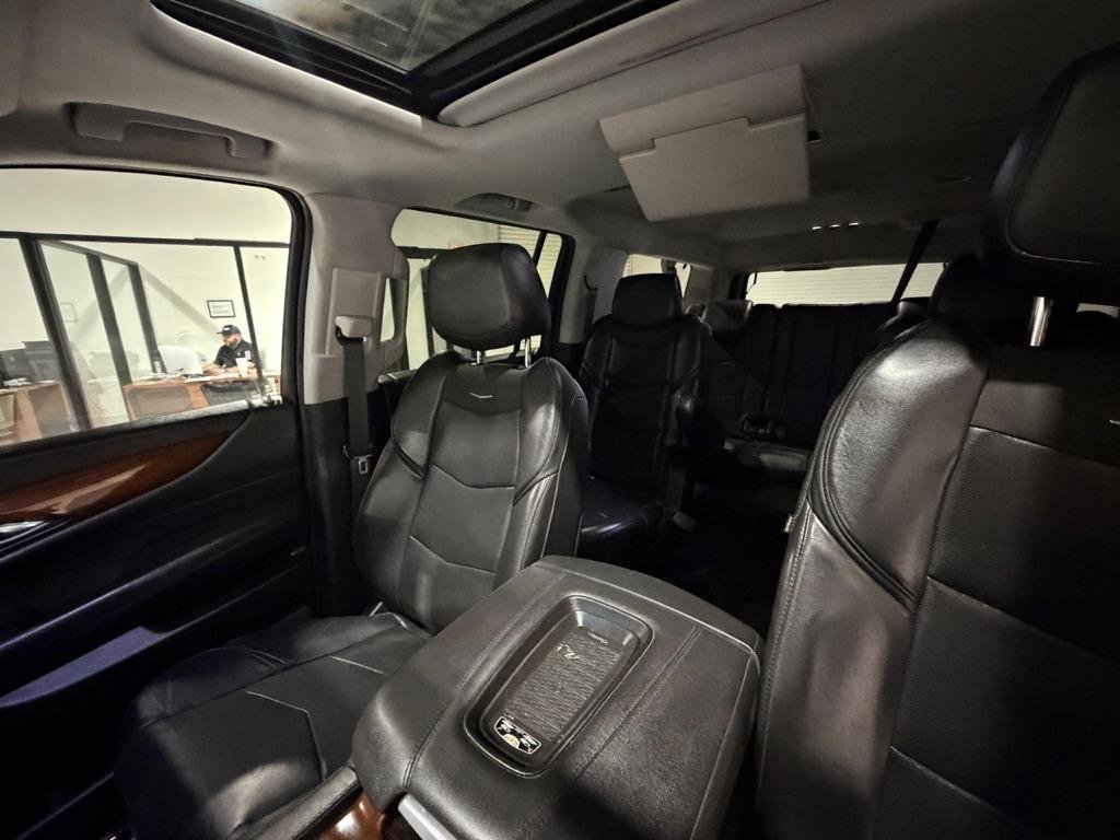 Used 2018 Cadillac Escalade ESV Premium Luxury image 34