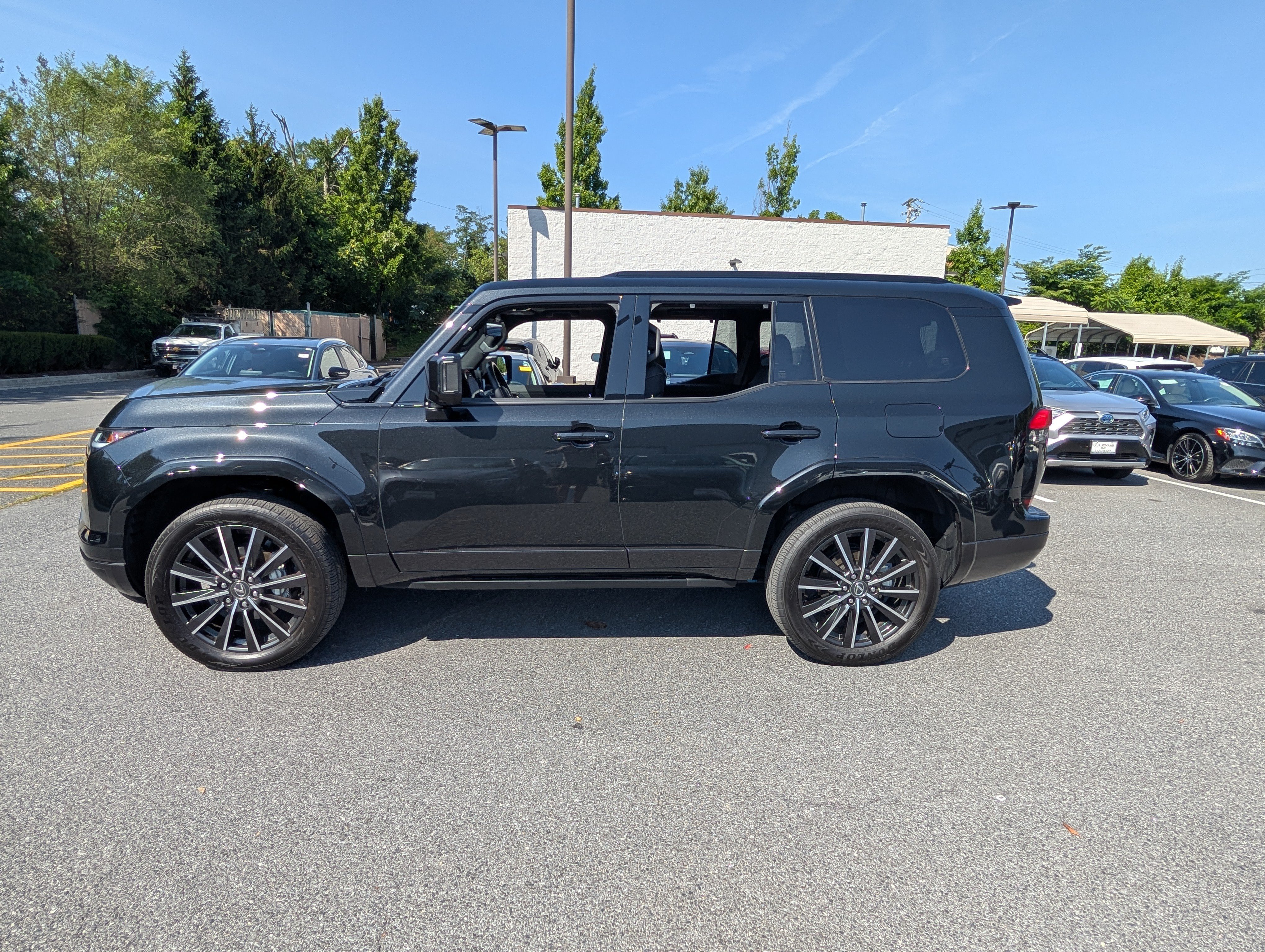 Used 2025 Lexus GX 550 w/ Accessory Package (2T) AWD/4WD image 6