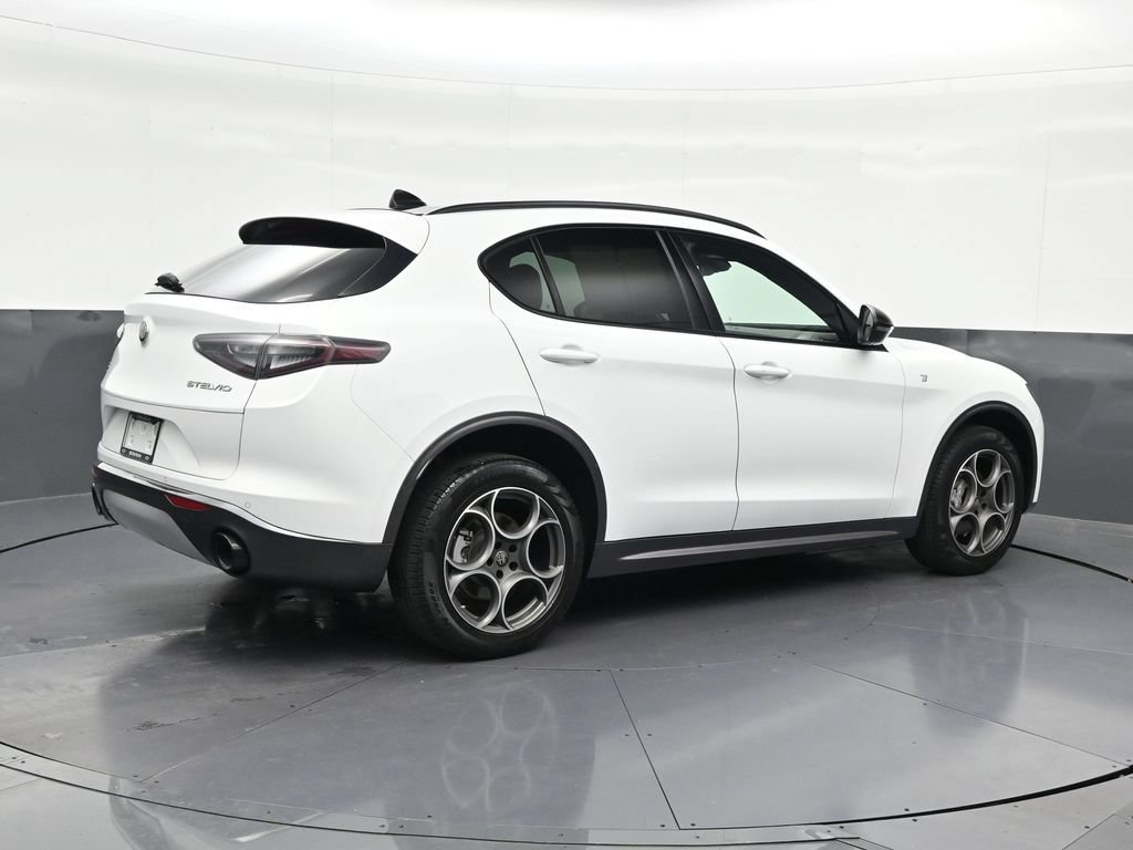 Used 2024 Alfa Romeo Stelvio Ti AWD/4WD image 5