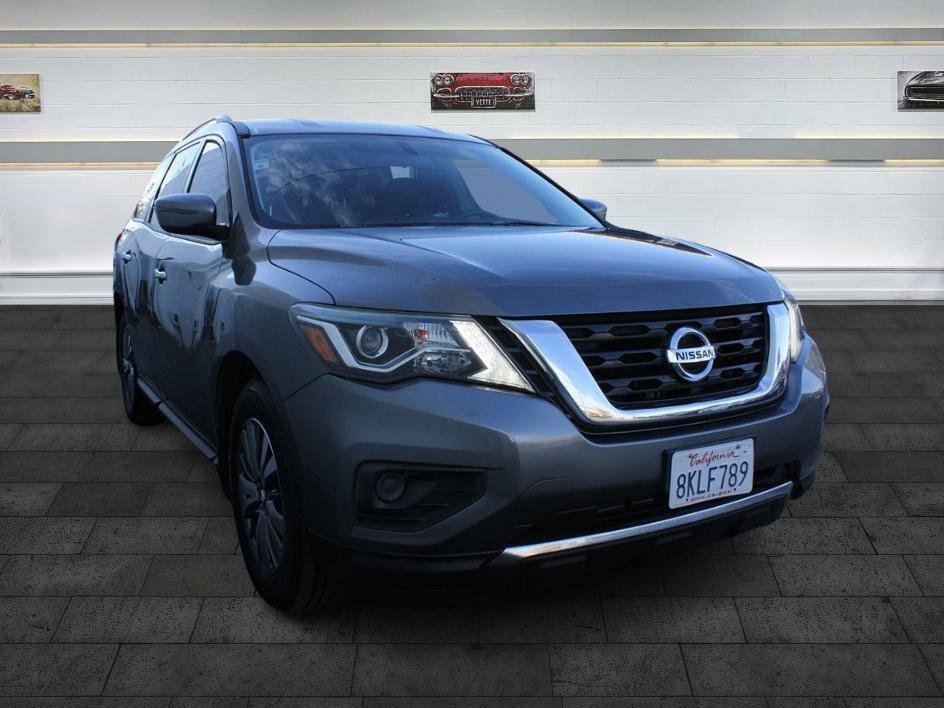 Used 2019 Nissan Pathfinder S image 1