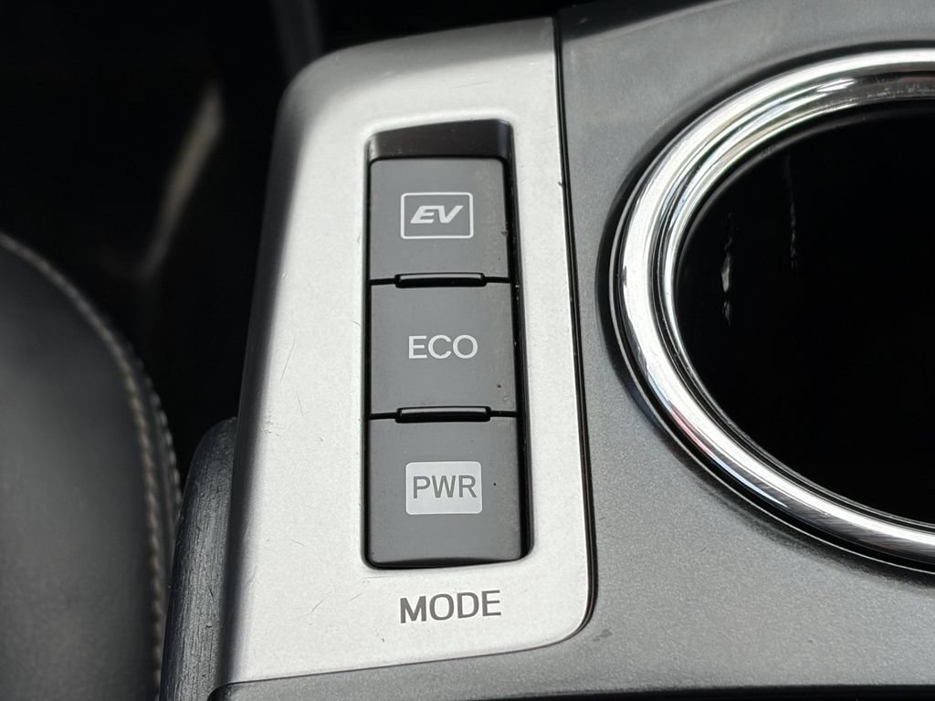 Certified 2017 Toyota Prius V FWD image 32