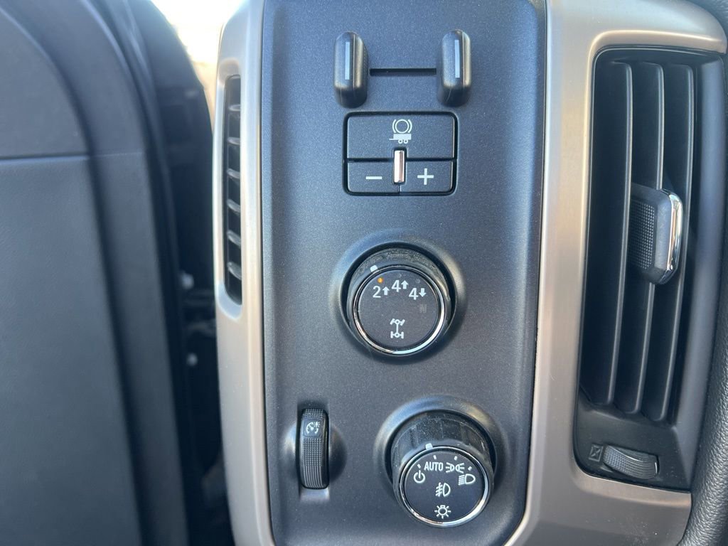 Used 2018 GMC Sierra 2500 Denali w/ Duramax Plus Package AWD/4WD image 16