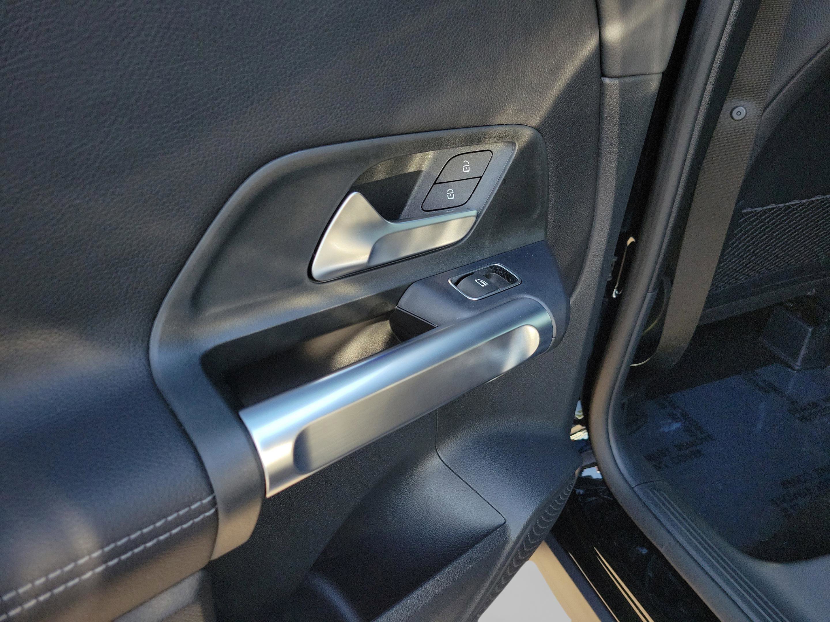 Certified 2025 Mercedes-Benz GLB 250 image 29