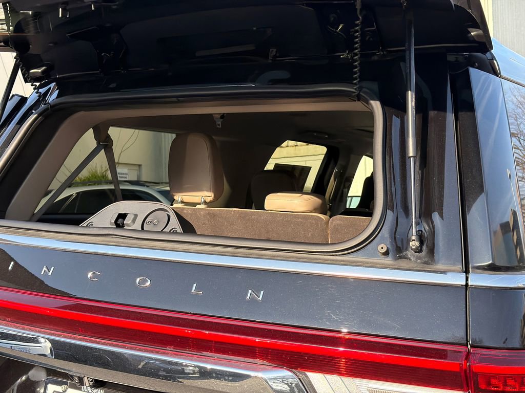 Used 2022 Lincoln Navigator L Reserve image 8