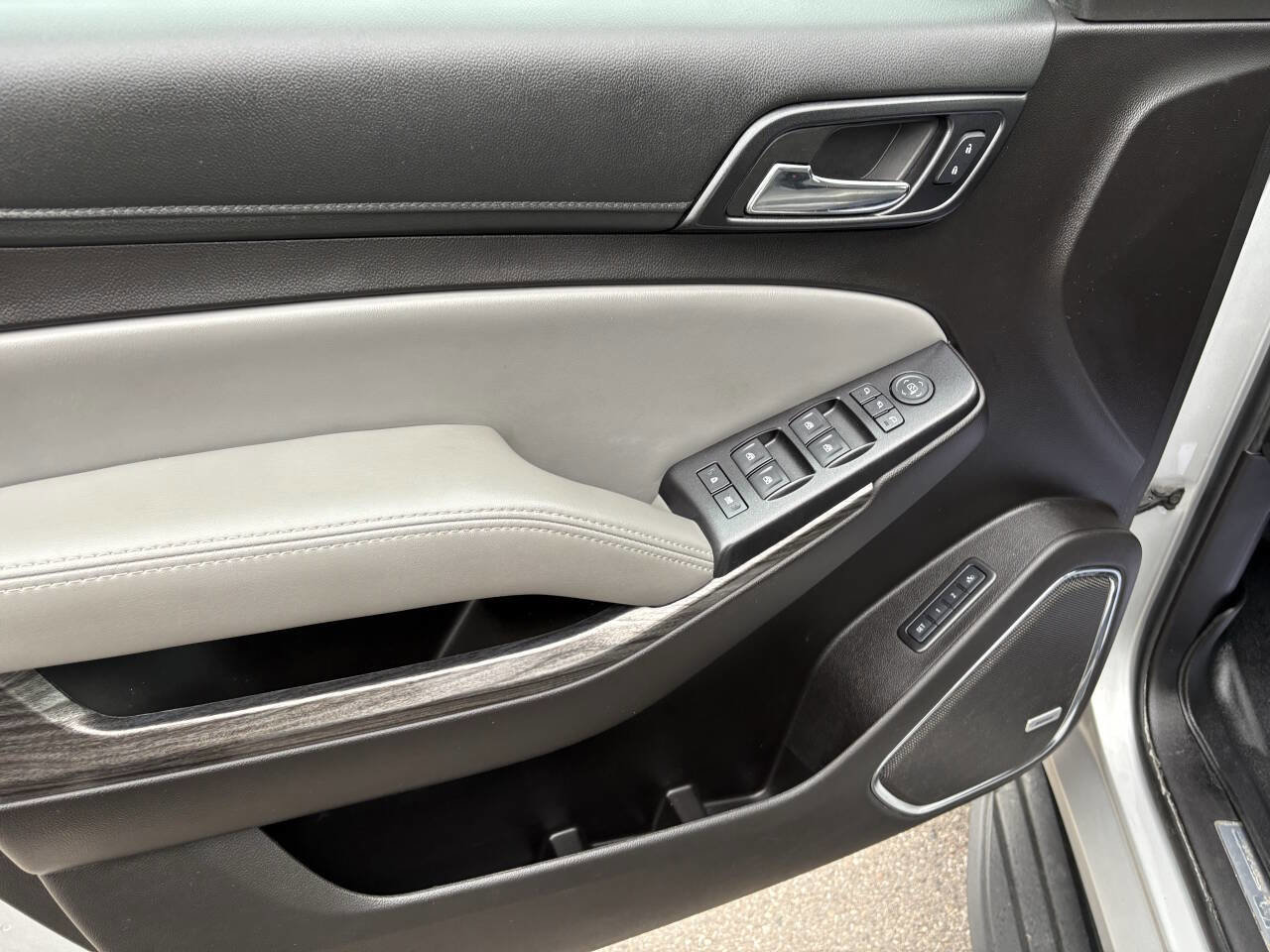 Used 2016 Chevrolet Suburban LT image 32