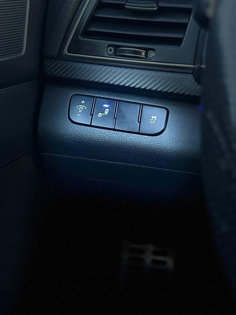 Used 2018 Hyundai Elantra Sport w/ Sport Premium Package 03 FWD image 36