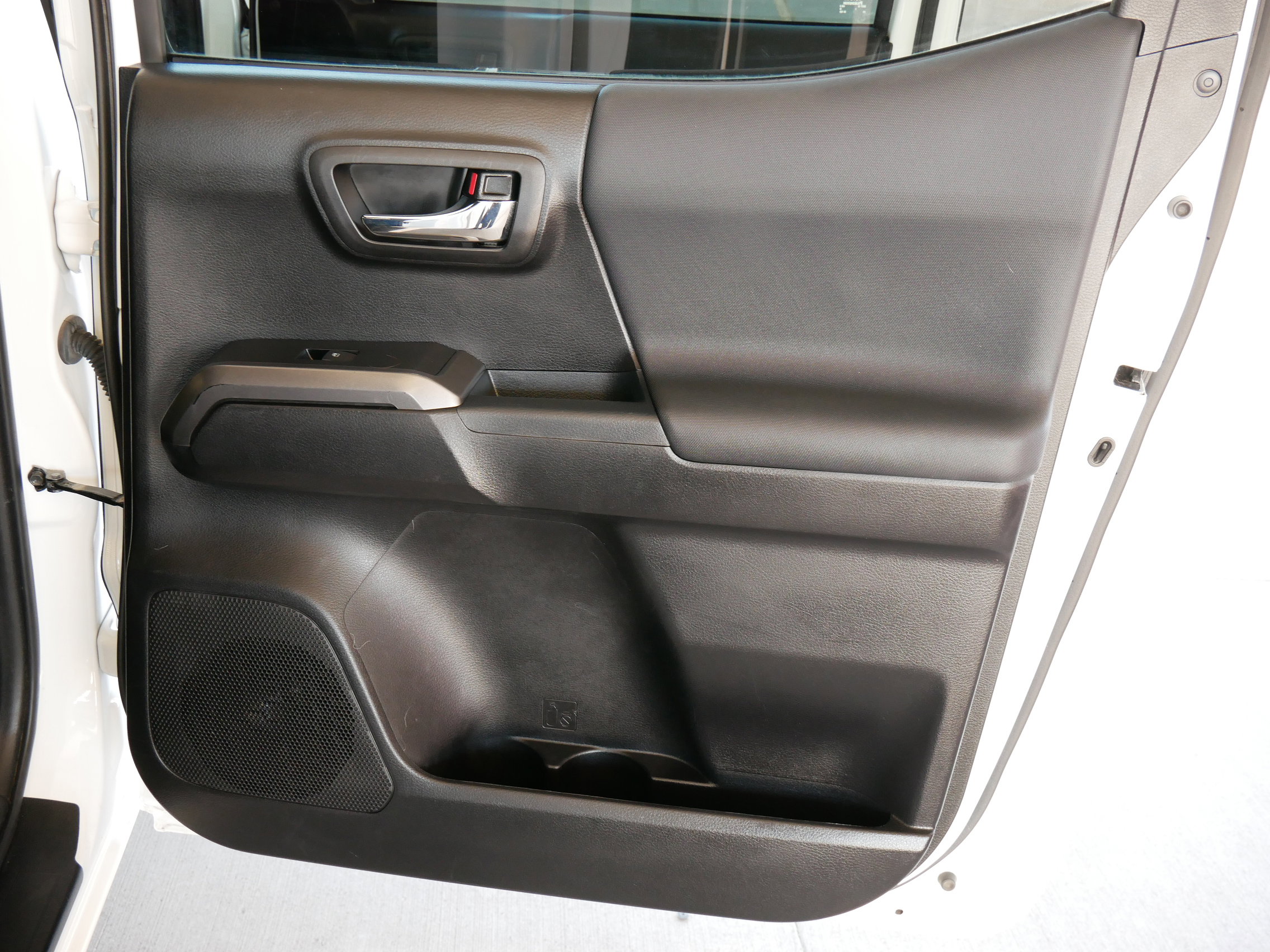 Used 2021 Toyota Tacoma TRD Off-Road w/ Technology Package image 18