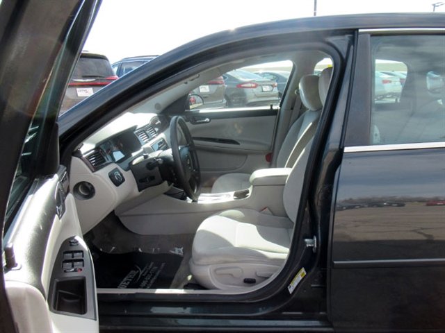 Used 2015 Chevrolet Impala LT w/ LT Sunroof Package image 12