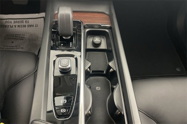 Used 2023 Volvo XC60 B5 Plus image 41