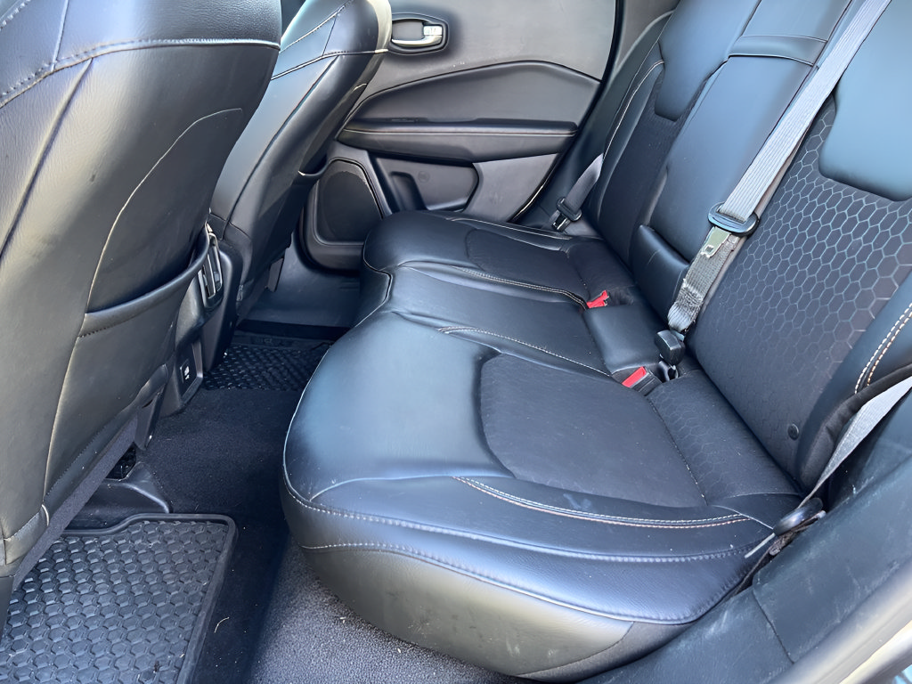 Used 2018 Jeep Compass Latitude w/ Safe & Security Group AWD/4WD image 11