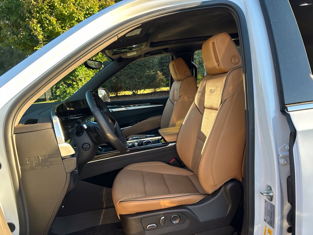 Used 2026 Cadillac Escalade Luxury w/ Touring Package RWD image 41