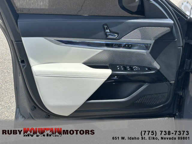 Used 2025 BMW 750e xDrive w/ Premium Package AWD/4WD image 9