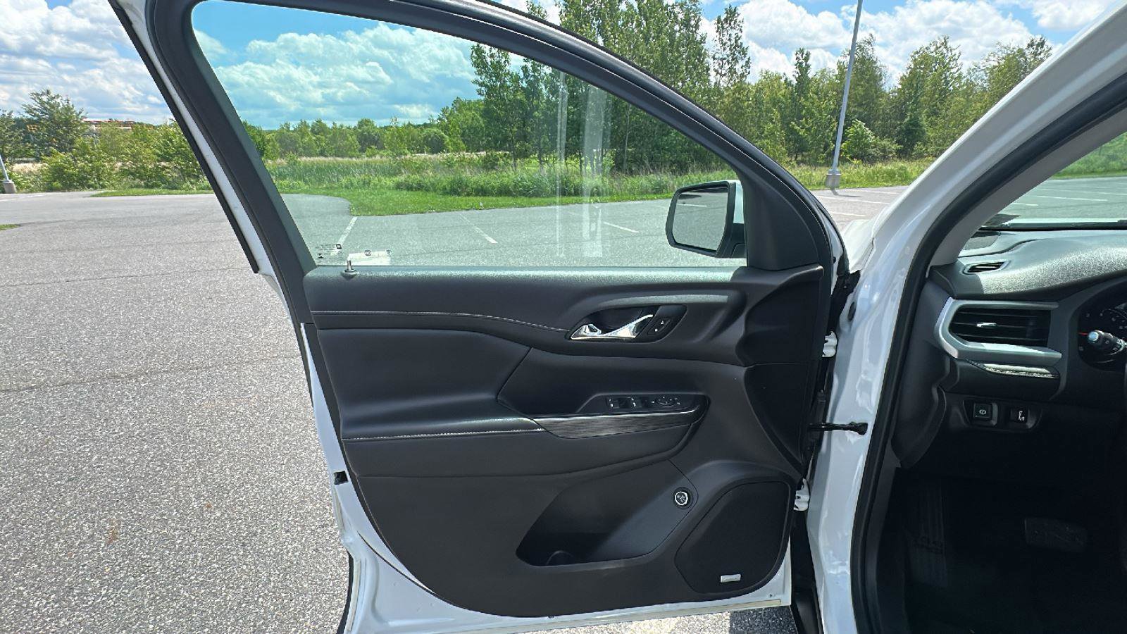 Used 2020 GMC Acadia SLT image 28