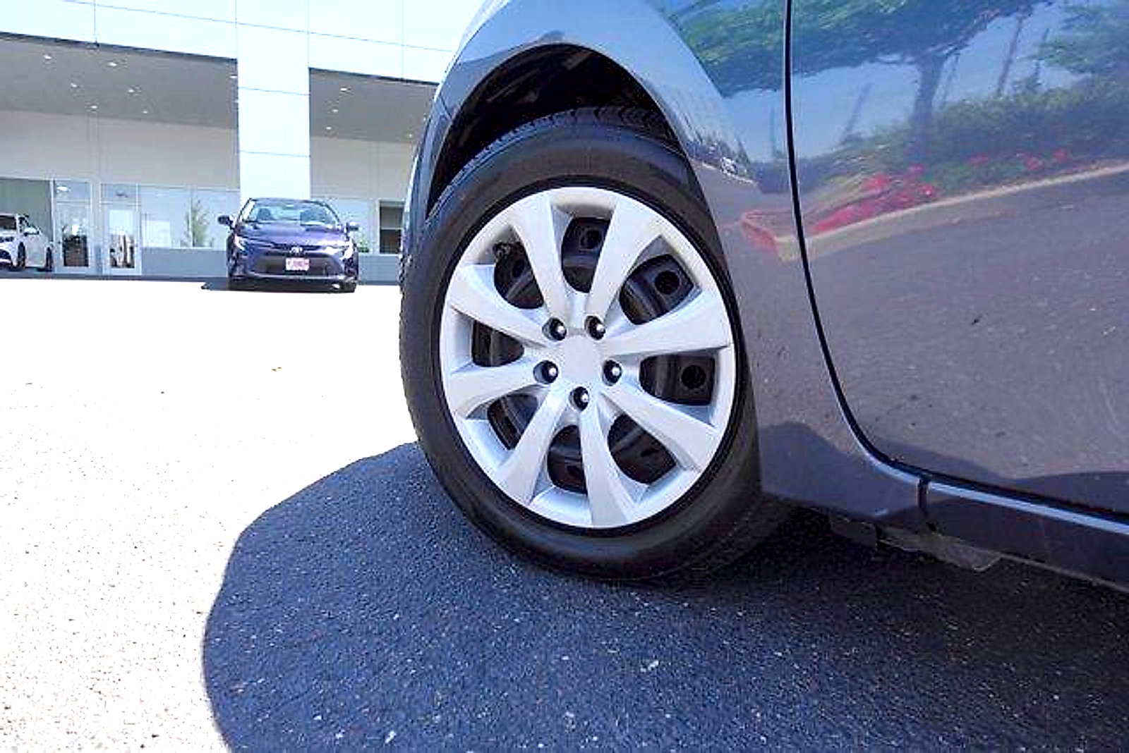 Used 2019 Toyota Corolla LE w/ Carpet Mat Package (TMS) FWD image 8