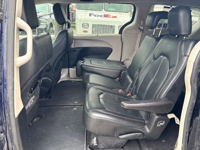 Used 2019 Chrysler Pacifica Touring-L image 10